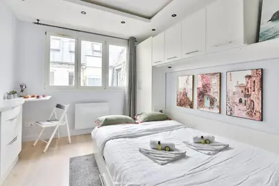 Un ou plusieurs lits dans un hébergement de l'établissement Chic Studio near Arc de Triomphe
