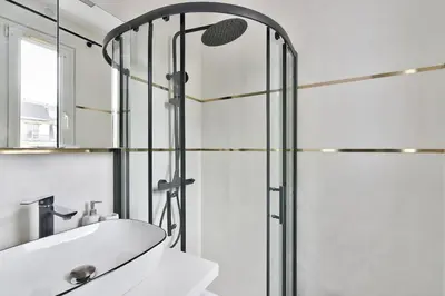 Salle de bains dans l'établissement Chic Studio near Arc de Triomphe