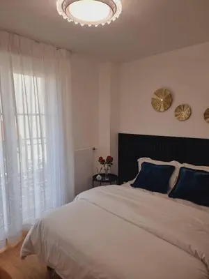 Un ou plusieurs lits dans un hébergement de l'établissement Appartement neuf et moderne à Puteaux