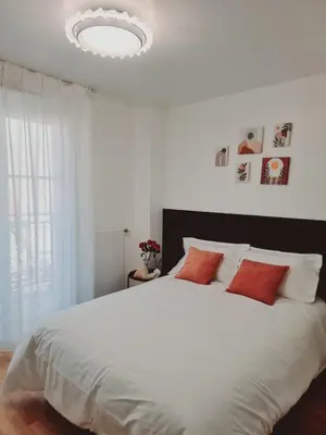 Un ou plusieurs lits dans un hébergement de l'établissement Appartement neuf et moderne à Puteaux