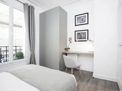 Un ou plusieurs lits dans un hébergement de l'établissement LivinParis - Luxury 2 Bedrooms Grands-Boulevards I