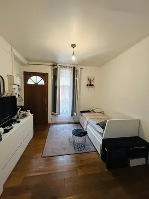 Télévision ou salle de divertissement dans l'établissement Studio entre Issy et Pte de Versailles