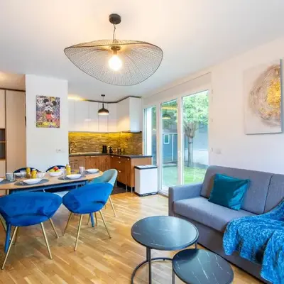 Stunning 3Bedroom Apartment with Garden in Prestigious Area I Eiffel Tower Within 15 Minutes' Drive