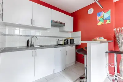 Cuisine ou kitchenette dans l'établissement Charming Gambetta Saint Fargeau I apartment