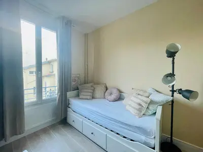 Un ou plusieurs lits dans un hébergement de l'établissement Cozy renovated studio