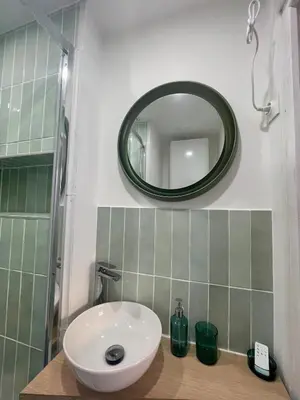 Salle de bains dans l'établissement Cozy renovated studio