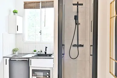 Salle de bains dans l'établissement Petit studio charmant près de Paris - III