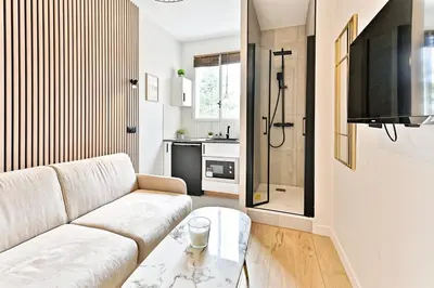 Cuisine ou kitchenette dans l'établissement Petit studio charmant près de Paris - III