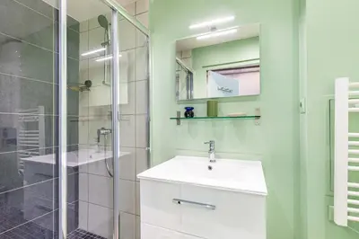 Salle de bains dans l'établissement GuestReady - Artist Loft with a Vertical Garden