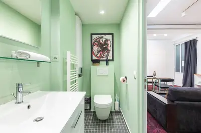 Salle de bains dans l'établissement GuestReady - Artist Loft with a Vertical Garden
