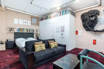 Coin salon dans l'établissement GuestReady - Artist Loft with a Vertical Garden