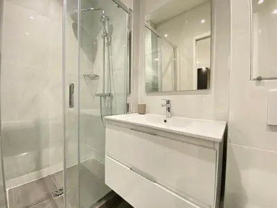 Salle de bains dans l'établissement GuestReady - Cozy green haven in Paris 13