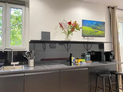 Télévision ou salle de divertissement dans l'établissement GuestReady - Warm and Stylish Nest in the 13th
