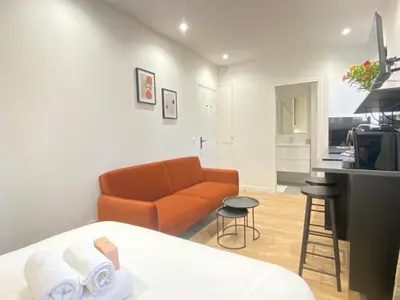Cuisine ou kitchenette dans l'établissement GuestReady - Warm and Stylish Nest in the 13th