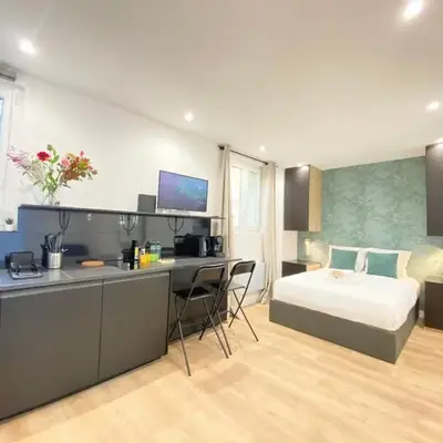 GuestReady - Sleek emerald escape in the 13th arr.