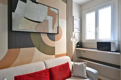 Télévision ou salle de divertissement dans l'établissement Petit studio pratique Neuilly-sur-Seine - II