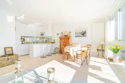 Coin salon dans l'établissement Lovely apartment with view