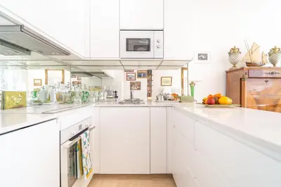 Cuisine ou kitchenette dans l'établissement Lovely apartment with view