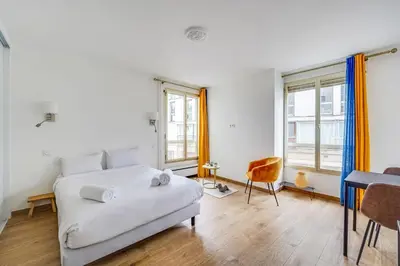 Un ou plusieurs lits dans un hébergement de l'établissement PARIS 5 - Beautiful apartment L000