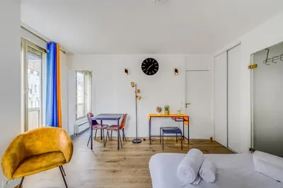 Coin salon dans l'établissement PARIS 5 - Beautiful apartment L000