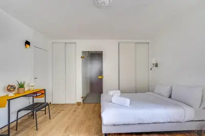 Un ou plusieurs lits dans un hébergement de l'établissement PARIS 5 - Beautiful apartment L000