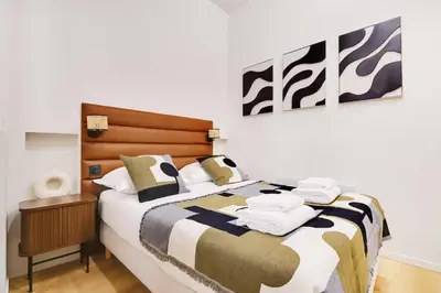 Un ou plusieurs lits dans un hébergement de l'établissement Les Halles - Grands Boulevards Stylish 2BR - 6P