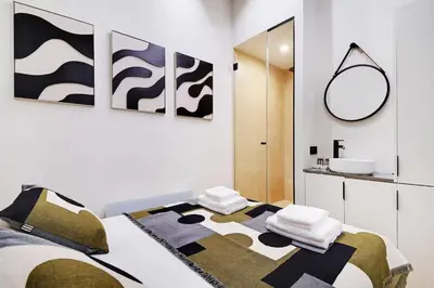 Un ou plusieurs lits dans un hébergement de l'établissement Les Halles - Grands Boulevards Stylish 2BR - 6P