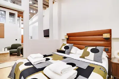 Un ou plusieurs lits dans un hébergement de l'établissement Les Halles - Grands Boulevards Stylish 2BR - 6P