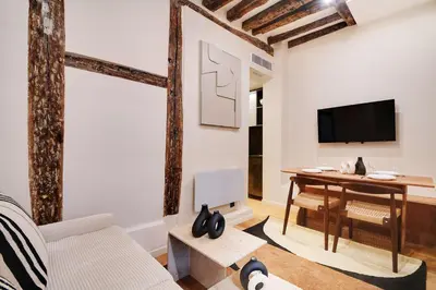 Télévision ou salle de divertissement dans l'établissement Les Halles - Grands Boulevards Cozy 1BR - 4P