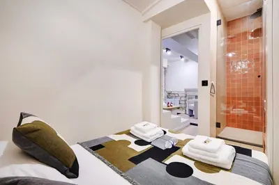 Coin salon dans l'établissement Les Halles - Grands Boulevards Renovated 3BR - 8P