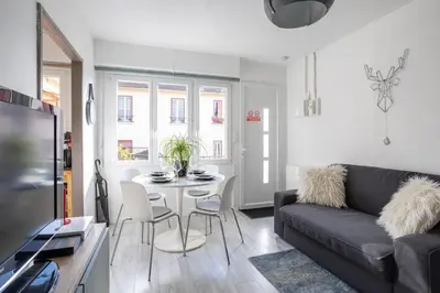 Télévision ou salle de divertissement dans l'établissement Appartement de charme, Maison des examens, Paris ligne 14