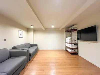 Télévision ou salle de divertissement dans l'établissement Urban Flat 138 - Beautiful Duplex in Saint Germain