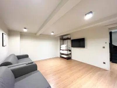 Télévision ou salle de divertissement dans l'établissement Urban Flat 138 - Beautiful Duplex in Saint Germain