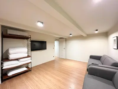 Télévision ou salle de divertissement dans l'établissement Urban Flat 138 - Beautiful Duplex in Saint Germain