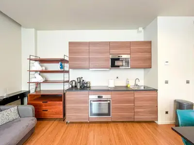 Cuisine ou kitchenette dans l'établissement Urban Flat 138 - Beautiful Duplex in Saint Germain