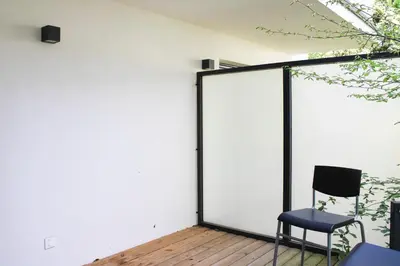 Télévision ou salle de divertissement dans l'établissement Beautiful 1-bedroom apartment with terrace
