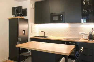 Cuisine ou kitchenette dans l'établissement Beautiful 1-bedroom apartment with terrace