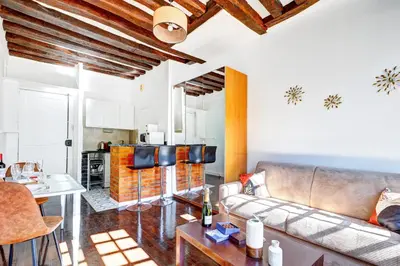 Cuisine ou kitchenette dans l'établissement 5016 Suite Saint-Jacques - Cosy studio Paris 5th