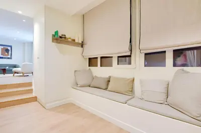 Coin salon dans l'établissement Appartement chic et tendance au cœur du Marais vibrant