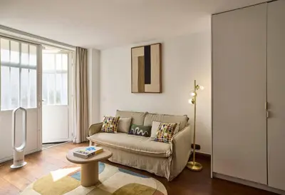 Coin salon dans l'établissement Un 1-Ch/1-SdB Confortable- Place des Vosges