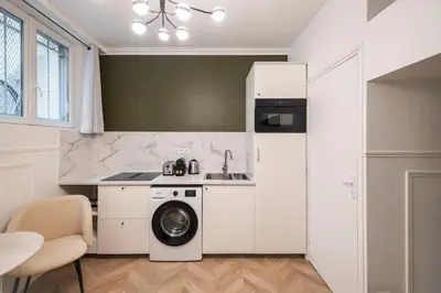 Cuisine ou kitchenette dans l'établissement Charmant studio à Pigalle