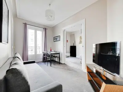 Télévision ou salle de divertissement dans l'établissement Bright apartment - 2BR-4P - Belleville