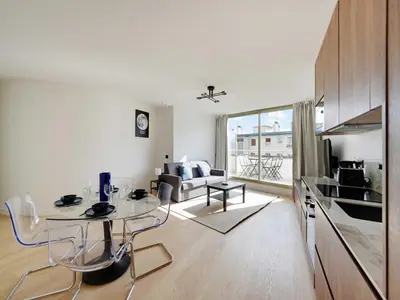 Cuisine ou kitchenette dans l'établissement Elegant apartment - AC- 1BR- Neuilly-sur-Seine