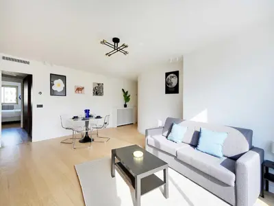 Coin salon dans l'établissement Elegant apartment - AC- 1BR- Neuilly-sur-Seine