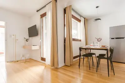 Télévision ou salle de divertissement dans l'établissement Trocadero 1Bedroom 4 people