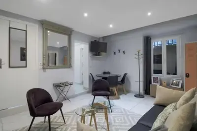 Télévision ou salle de divertissement dans l'établissement Appartement Popincourt Bastille
