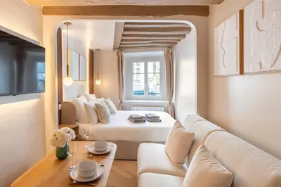 Coin salon dans l'établissement Louvre - Rivoli - Designer Studio - Sleeps 3P