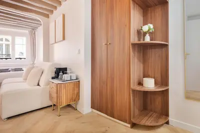 Coin salon dans l'établissement Louvre - Rivoli - Designer Studio - Sleeps 3P