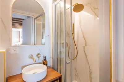 Salle de bains dans l'établissement Louvre - Rivoli - Designer Studio - Sleeps 3P