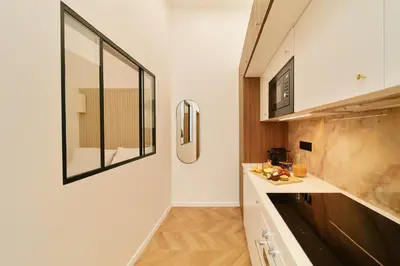 Cuisine ou kitchenette dans l'établissement Lavie Maison Glass Roof Flat- AC Hot Tub